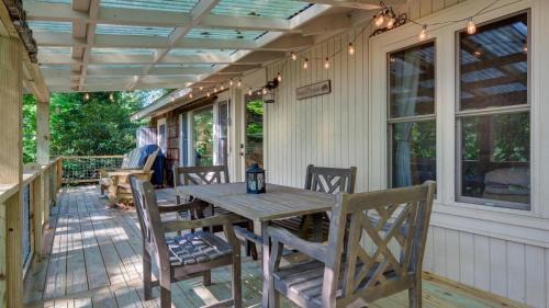 Mirror Lake Casa | Mountain Laurel Tree House