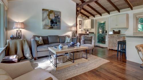 Mirror Lake Casa | Mountain Laurel Tree House