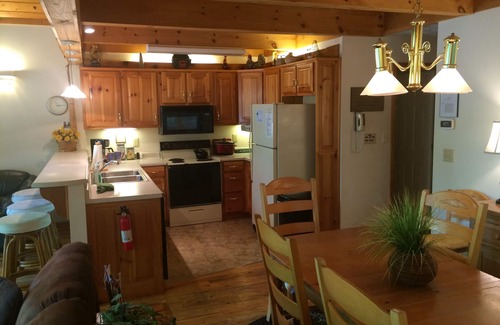 Sautee Nacoochee Chalet De Esquí | CHALET LAUREL DE MONTAÑA: Retiro privado de 10 acres en Helen - PAÍS DEL VINO DE GEORGIA!