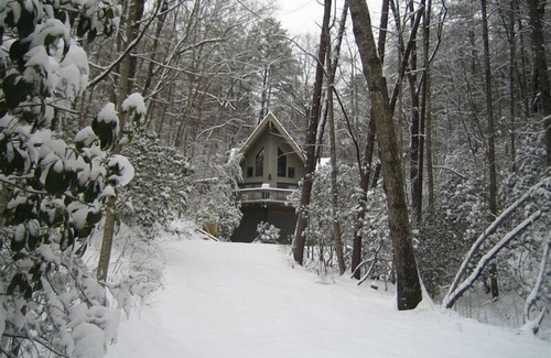 Sautee Nacoochee Chalet De Esquí | CHALET LAUREL DE MONTAÑA: Retiro privado de 10 acres en Helen - PAÍS DEL VINO DE GEORGIA!