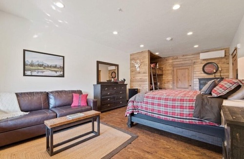 Porterville Cabina | Mountain Lodge on working dude ranch.