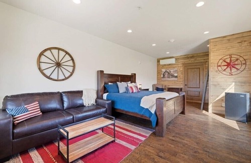 Porterville Cabina | Mountain Lodge on working dude ranch.