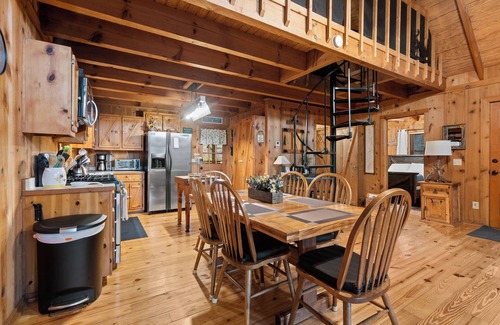 Suches Cabina | Mountain Lodge- Pet Friendly - Firetable- Stunning View - Tranquil Surroundings