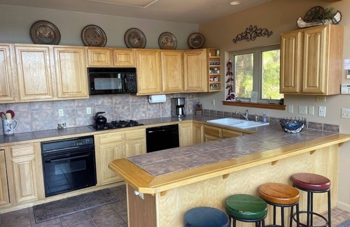 Columbine Lake Casa | Private Mountain Retreat-2 MBR Suites-Stunning Views-Hot Tub-2 Miles to Ski