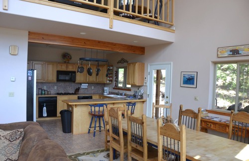 Columbine Lake Casa | Private Mountain Retreat-2 MBR Suites-Stunning Views-Hot Tub-2 Miles to Ski
