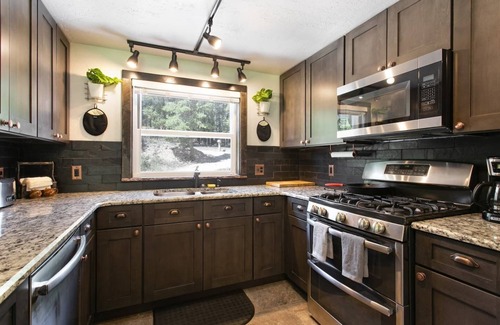 Black Hawk Cabina | Mountain lodge w/creekside sauna and patio w/ fire pit - Casinos nearby!