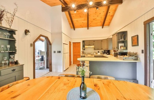 Hensonville Casa | Mountain Lodge w/Hot Tub & Fire Pit