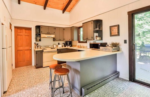Hensonville Casa | Mountain Lodge w/Hot Tub & Fire Pit