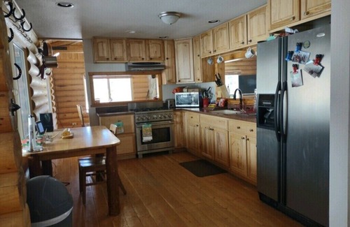 Golden Valley County Cabina | Mountain log cabin, horse barn/fenced paddocks.Hunting, hiking,horseback riding