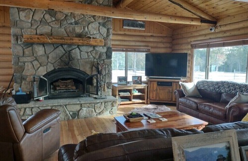 Golden Valley County Cabina | Mountain log cabin, horse barn/fenced paddocks.Hunting, hiking,horseback riding