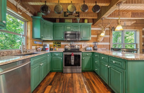 Dandridge Cabina | Mountain Log Cabin-Private Dock-Fire-Pit-Amazing View-Hot Tub-Game Room-Sauna!