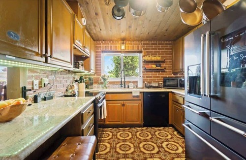 Lemon Grove Casa | Mountain Majesty 2 BR with AC, BBQ, Parking, View