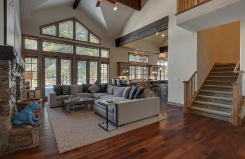 Truckee Casa | Mountain Majesty at Grays Crossing - Luxury 4BR 4BA w Private Hot Tub