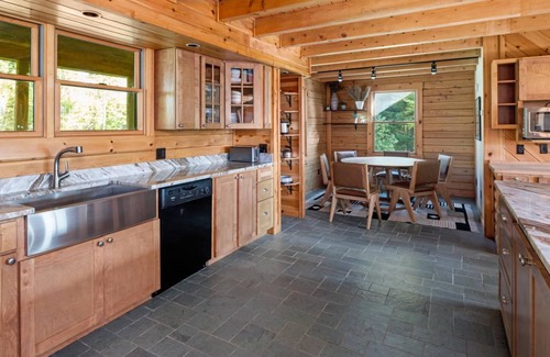 Morrisville Casa | Mountain Majesty: Timber Lodge with Stunning Views