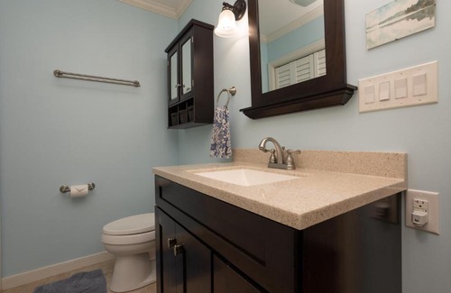 Luray Casa | Mountain Meadow Cottage w/ Hot tub