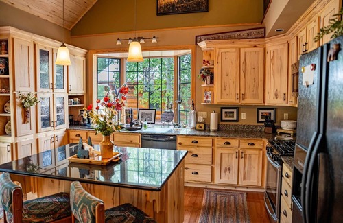 Lake City Casa | Mountain Memories - Riverfront Log Cabin, Immaculate, Beautifully Furnished, Blocks From Town!