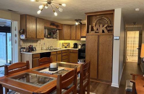Hickory Casa | Mountain Mist Lake House - feels remote but close to everything!