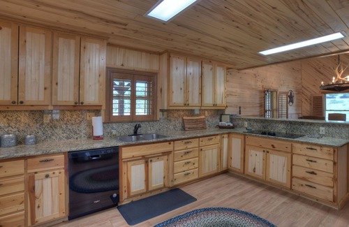 South Fork Cabina | Mountain Modern Cabin - 25 Mins to Wolf Creek Ski Area - Dogs Welcome!