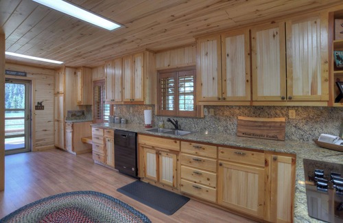South Fork Cabina | Mountain Modern Cabin - 25 Mins to Wolf Creek Ski Area - Dogs Welcome!