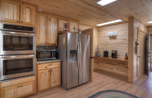 South Fork Cabina | Mountain Modern Cabin - 25 Mins to Wolf Creek Ski Area - Dogs Welcome!
