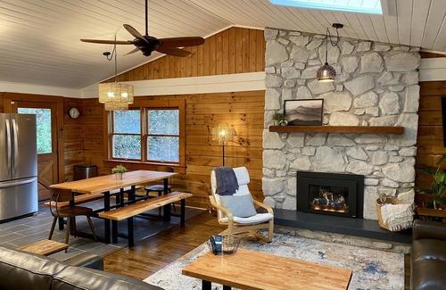 Sylva Cabina | Mountain Modern Cabin minutes from WCU, Sylva, & the Tuckaseegee River