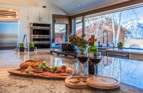 Jackson Hole Casa | | Mountain Modern Oasis w/ Teton Views, Guest House