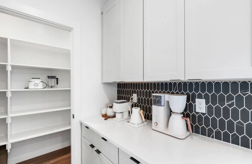Mountain Green Casa | Mountain Modern home with cozy furnishings. Free EV Wall Charger.