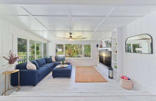 Kealakekua Condominio | Mountain Oasis: Modern Hawaii Home Nestled in Serene Surroundings