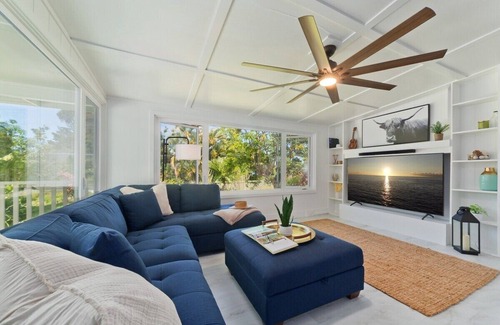 Kealakekua Condominio | Mountain Oasis: Modern Hawaii Home Nestled in Serene Surroundings