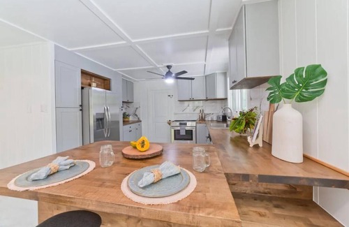 Kealakekua Casa | Mountain Oasis: Modern Plantation Home