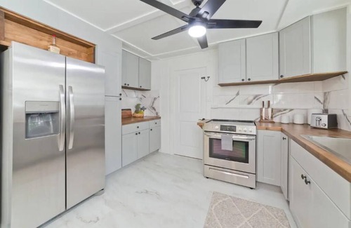 Kealakekua Casa | Mountain Oasis: Modern Plantation Home