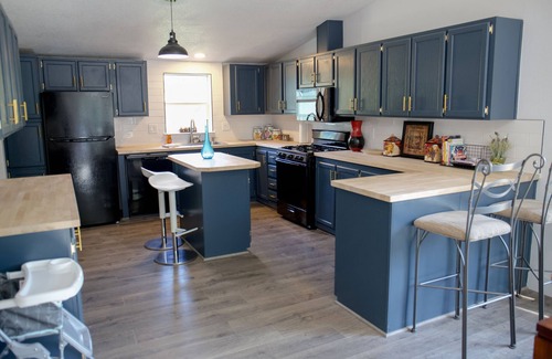 Kelseyville Cabina | Mountain Oasis: Newly Updated Cabin Unveils Rustic Charm