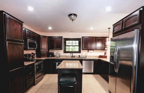 Spring Mills Cabina | Relax in this 4 bedroom, 2 bath cabin with a fireplace!