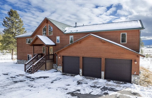Pole Creek Meadows Casa | Mountain Peak 4 Bedroom Home by RedAwning