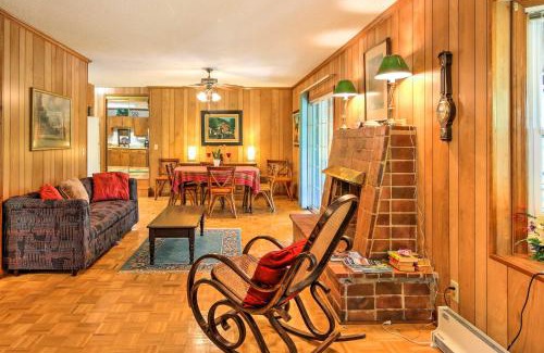 Mountain Rest Casa | Mountain Rest Cottage with Gas Fireplace!