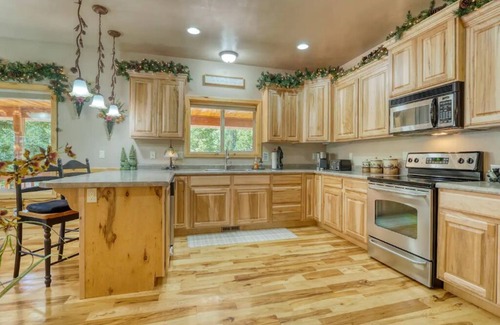 Meadow View Heights Cabina | Mountain retreat in Duck Creek. Prime location.