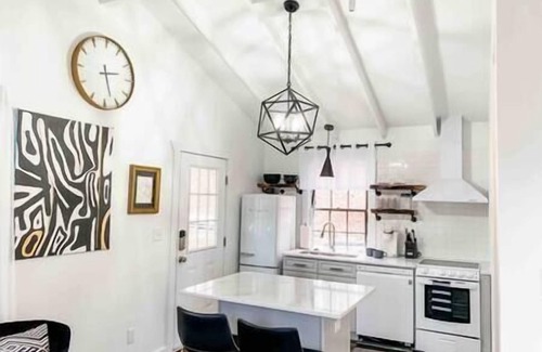 Batesville Casa | Mountain Retreat: Virginia Foothills