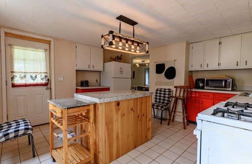 Bakers Mills Casa | Mountain Retreat: 4BR with Office, 1GB Internet, next to Adventures and More.
