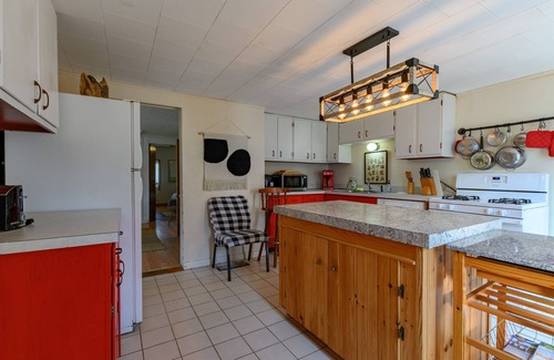 Bakers Mills Casa | Mountain Retreat: 4BR with Office, 1GB Internet, next to Adventures and More.