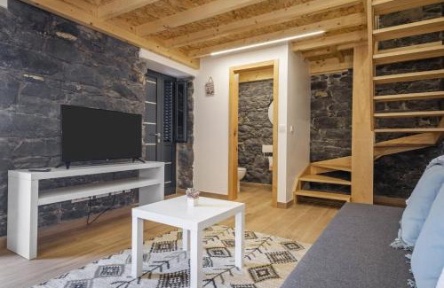 Porto Moniz Casa | Mountain Retreat by Homie