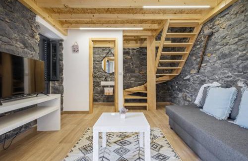 Porto Moniz Casa | Mountain Retreat by Homie