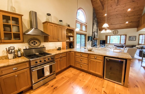 West Dover Casa | ★ Mountain Retreat, Cozy Elegance Near Mt. Snow ★