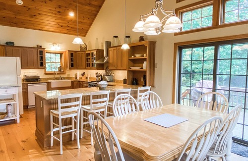 West Dover Casa | ★ Mountain Retreat, Cozy Elegance Near Mt. Snow ★
