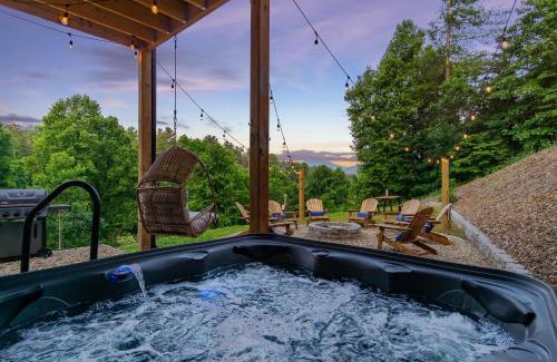 Mars Hill Casa | Mountain Retreat Game Rm Hot Tub FirePit Mtn Views