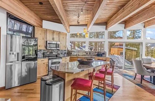 Forest Hills Casa | Mountain Retreat in Breckenridge