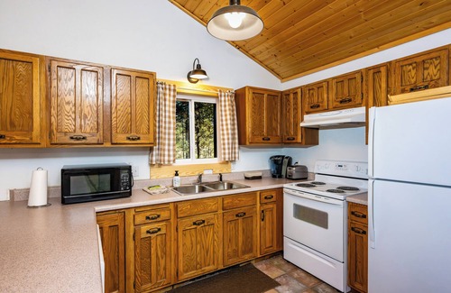Angel Fire Cabina | Mountain retreat, nestled in the woods just a short drive from the ski resort.
