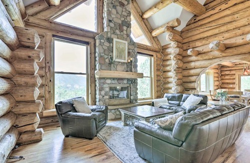 Glenwood Springs Casa | Mountain Retreat with Deck Ski, Soak, Golf and Hike!