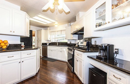 Meiners Oaks Casa | Mountain Retreat with Paradise Style "Pool, Spa & Waterfall" Views gated yard