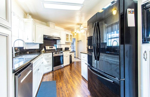 Meiners Oaks Casa | Mountain Retreat with Paradise Style "Pool, Spa & Waterfall" Views gated yard