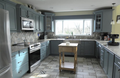 Lambertville Casa | Mountain side house with game room, hot tub, firepit 1 mile from Lambertville